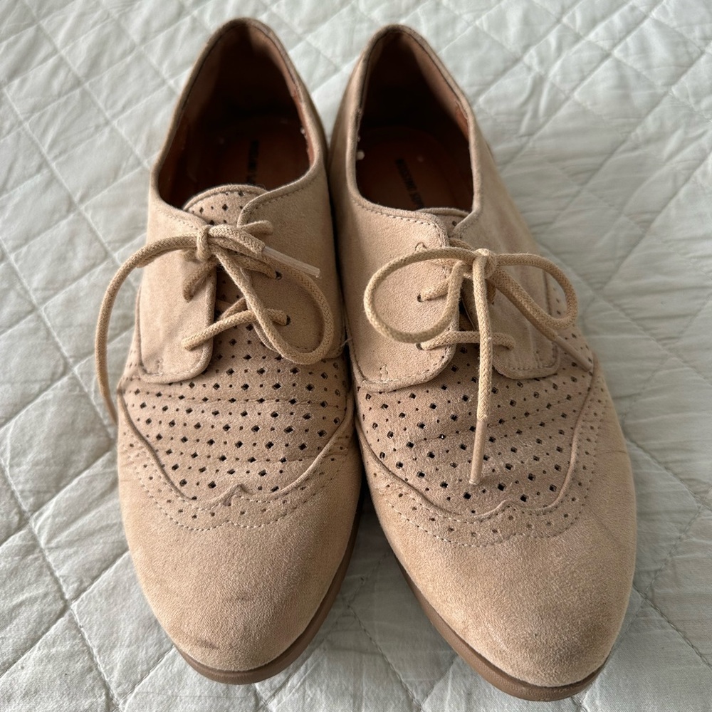 Mossimo Supply Co Tan Flats with Broguing